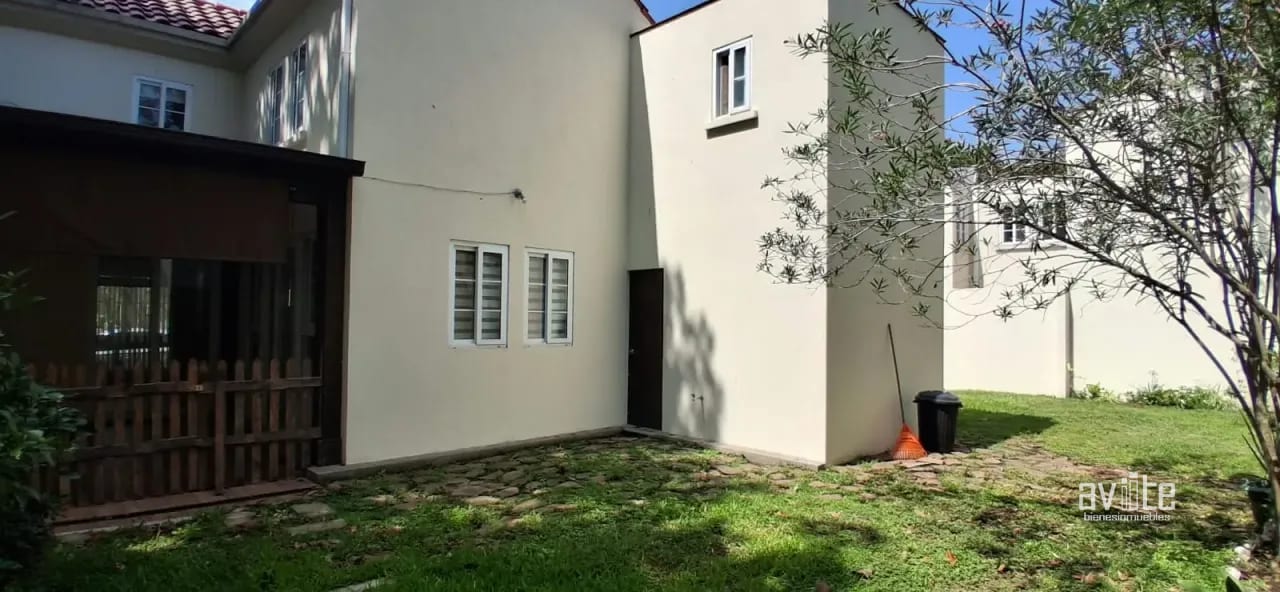 CONDADO NARANJO, jardín grande, dentro Alameda Norte, Q15,000 — Casa en Alquiler en Condado Naranjo, Zona 4 Mixco, Guatemala, Ciudad — foto 8 de 11