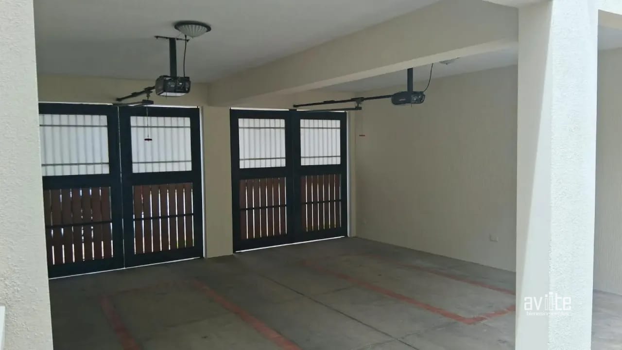 CONDADO NARANJO, jardín grande, dentro Alameda Norte, Q15,000 — Casa en Alquiler en Condado Naranjo, Zona 4 Mixco, Guatemala, Ciudad — foto 10 de 11