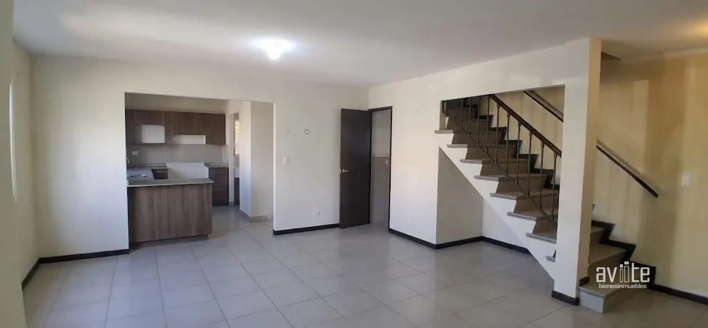 VILLA en alquiler, nivel 1 y 2. Dentro de Alameda Norte Q7,200 — Apartamento en Alquiler en Condado Naranjo, Zona 4 Mixco, Guatemala, Ciudad — foto 1 de 11
