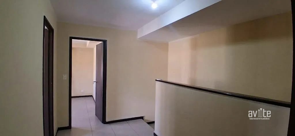 VILLA en alquiler, nivel 1 y 2. Dentro de Alameda Norte Q7,200 — Apartamento en Alquiler en Condado Naranjo, Zona 4 Mixco, Guatemala, Ciudad — foto 4 de 11