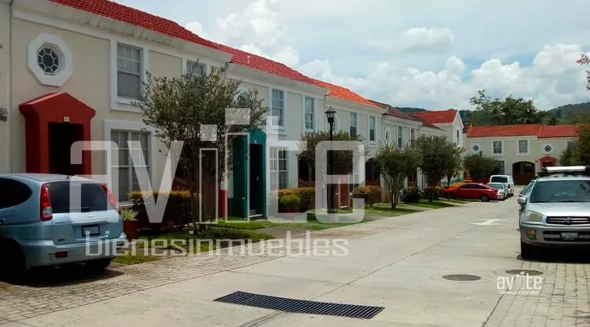 Condado Naranjo, Real Solana en venta. Lindo jardín, mucho espacio familiar — Casa en Venta en Condado Naranjo, Zona 4 Mixco, Guatemala, Ciudad — foto 14 de 14