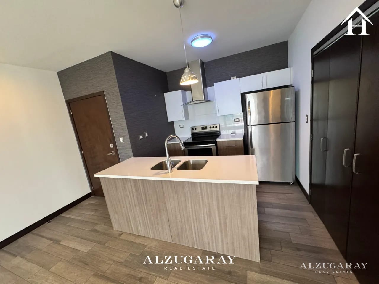 APTO. NIVEL ALTO C/ BALCÓN -3 HAB. /SAN ISIDRO 2021 Z.16 — Apartamento en Venta en Zona 16, Guatemala, Ciudad — foto 3 de 11