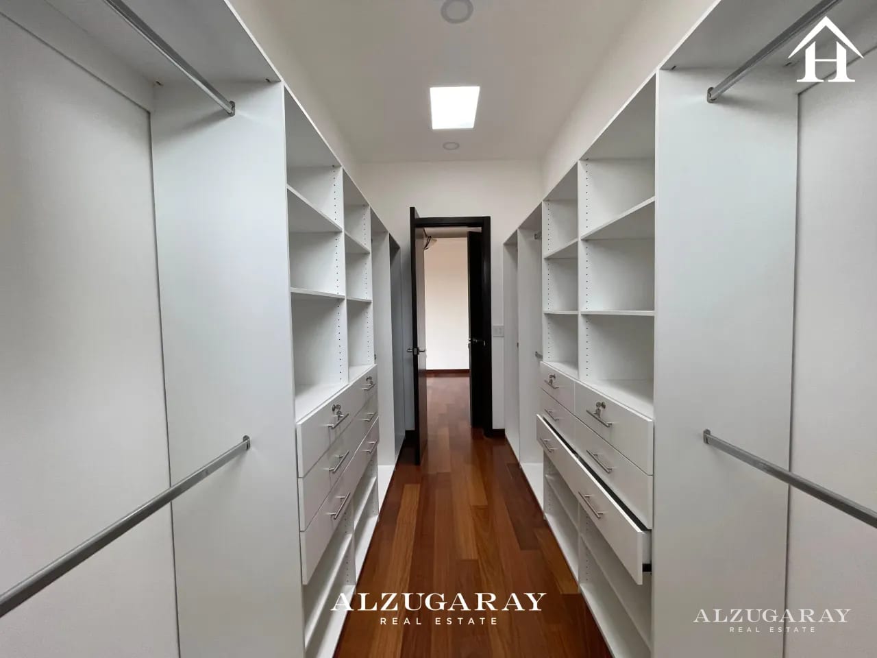 CASA GRANDE C/ JARDÍN Y PÉRGOLA - 4 HAB / CONDADO CONCEPCIÓN CAES — Casa en Alquiler en Pradera Concepción, Carretera a El Salvador, Guatemala, Ciudad — foto 13 de 15