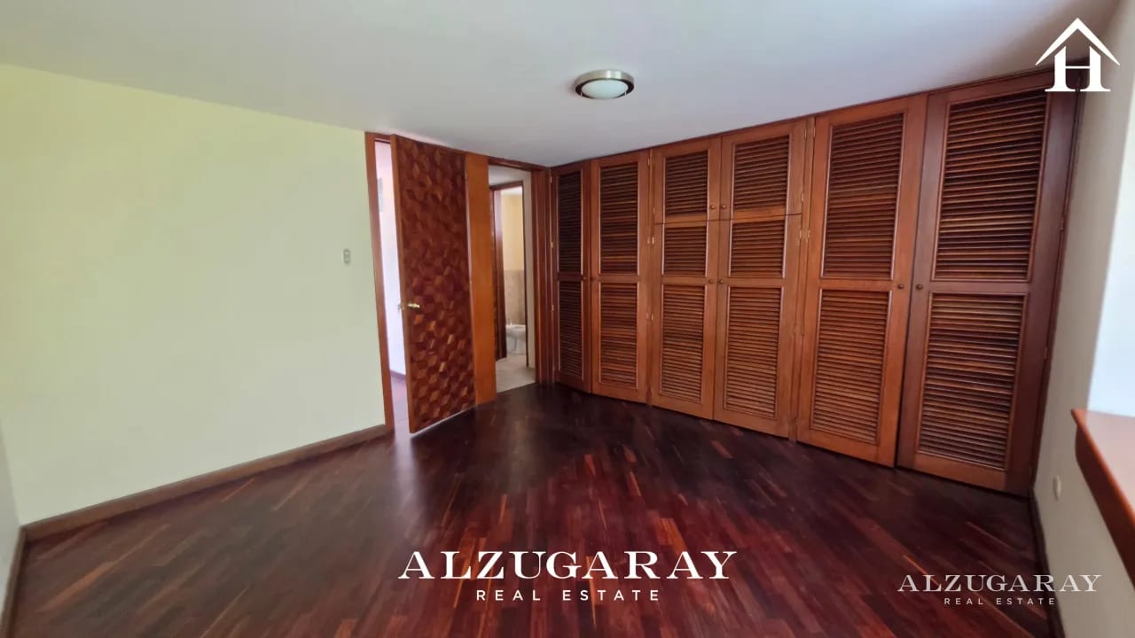 CASA AMPLIA E ILUMINADA - 4 HAB. / CONDOMINIO Z. 10 — Casa en Alquiler en Zona 10, Guatemala, Ciudad — foto 11 de 14