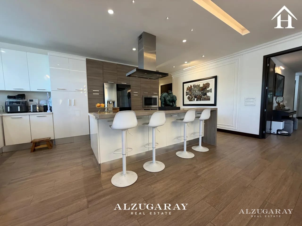 APTO. AMPLIO C/ ACABADOS DE LUJO -411 MT2 / 4 HAB. / 8 PARQUEOS Z. 15 — Apartamento en Venta en Zona 15, Guatemala, Ciudad — foto 4 de 11