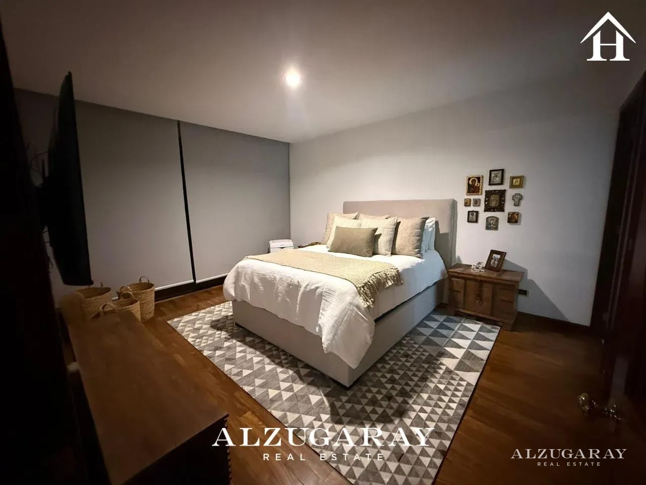 APTO AMUEBLADO C/ AMPLIO BALCÓN- 1 HAB. / EDIFICIO EN ZONA 14 — Apartamento en Alquiler en Zona 14, Guatemala, Ciudad — foto 5 de 13