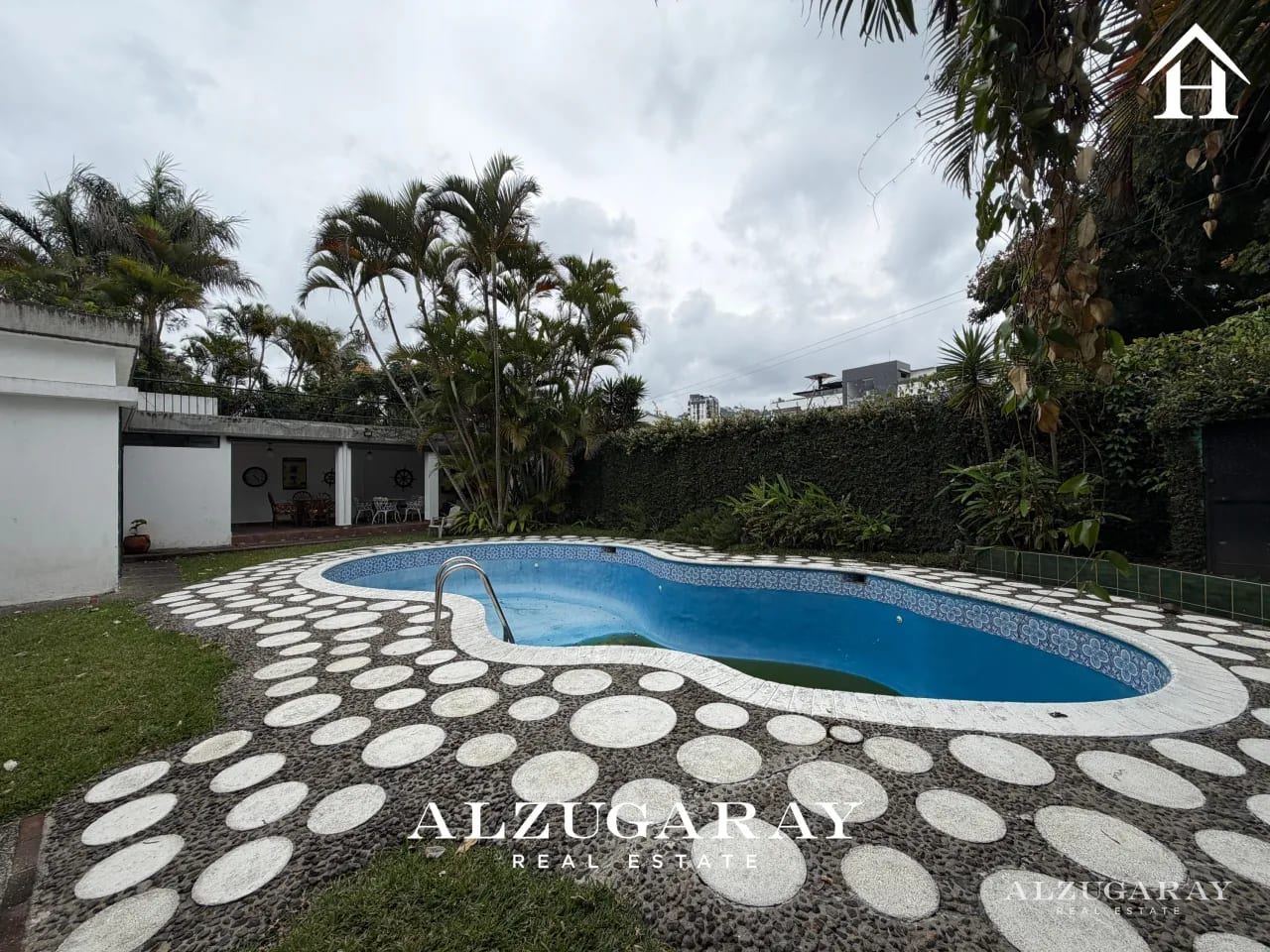Casa Amueblada con Piscina | 4 Hab | Vista Hermosa II, Zona 15 — Casa en Alquiler en Zona 15, Guatemala, Ciudad — foto 3 de 17