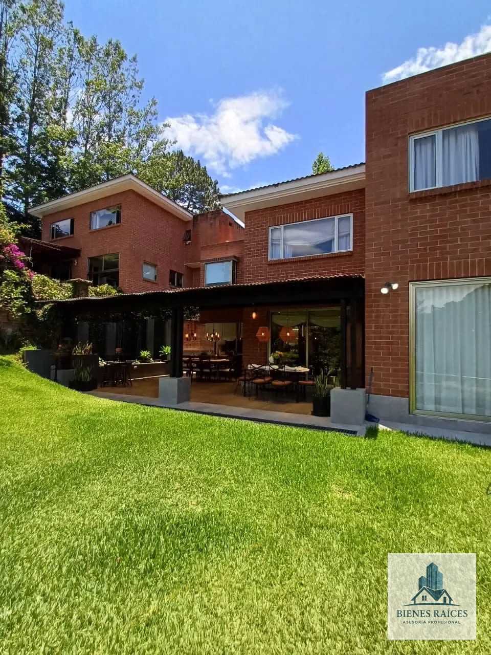 Casa Preciosa en Villa Serena-muxbal — Casa en Venta en Muxbal, Guatemala, Ciudad — foto 1 de 4