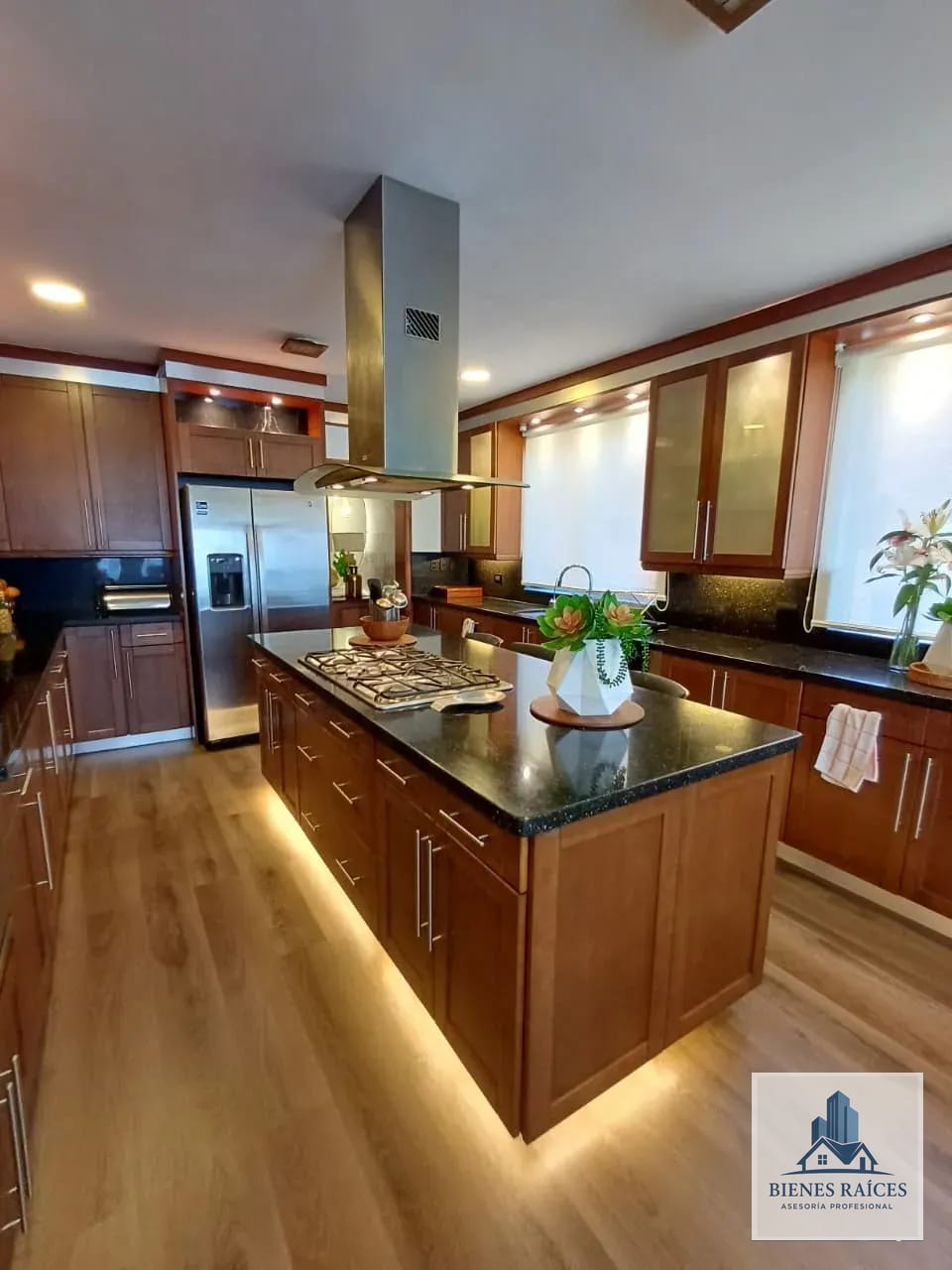 Casa Preciosa en Villa Serena-muxbal — Casa en Venta en Muxbal, Guatemala, Ciudad — foto 3 de 4