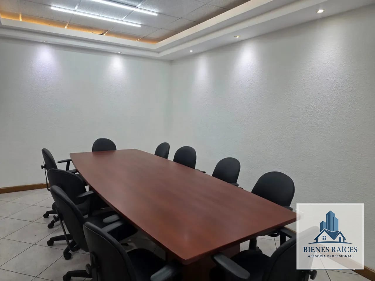 Cómoda y Amplia Oficina en Europlaza Totalmente Amueblada — Oficina en Venta en Zona 14, Guatemala, Ciudad — foto 1 de 4