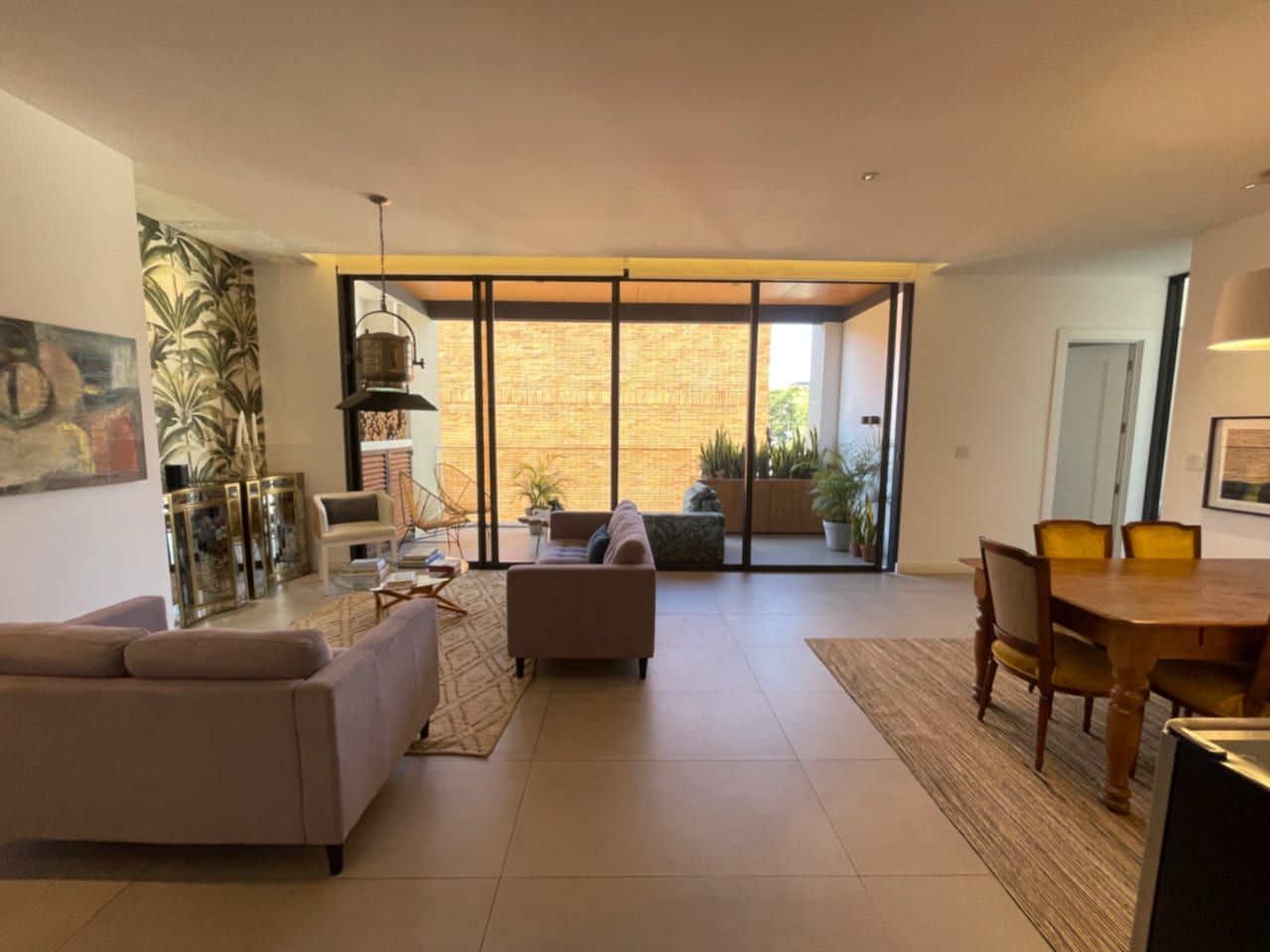 Apartamento Amueblado Renta Maranta Oakland Zona 10, 2 Dormitorios, Sala Familiar, Dormitorio de Servicio, 2 Parqueos y Bodega, 166 MTS2 — Apartamento en Alquiler en Oakland I, Zona 10, Guatemala, Ciudad — foto 4 de 11