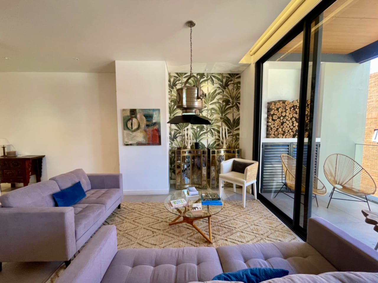 Apartamento Amueblado Renta Maranta Oakland Zona 10, 2 Dormitorios, Sala Familiar, Dormitorio de Servicio, 2 Parqueos y Bodega, 166 MTS2 — Apartamento en Alquiler en Oakland I, Zona 10, Guatemala, Ciudad — foto 1 de 11