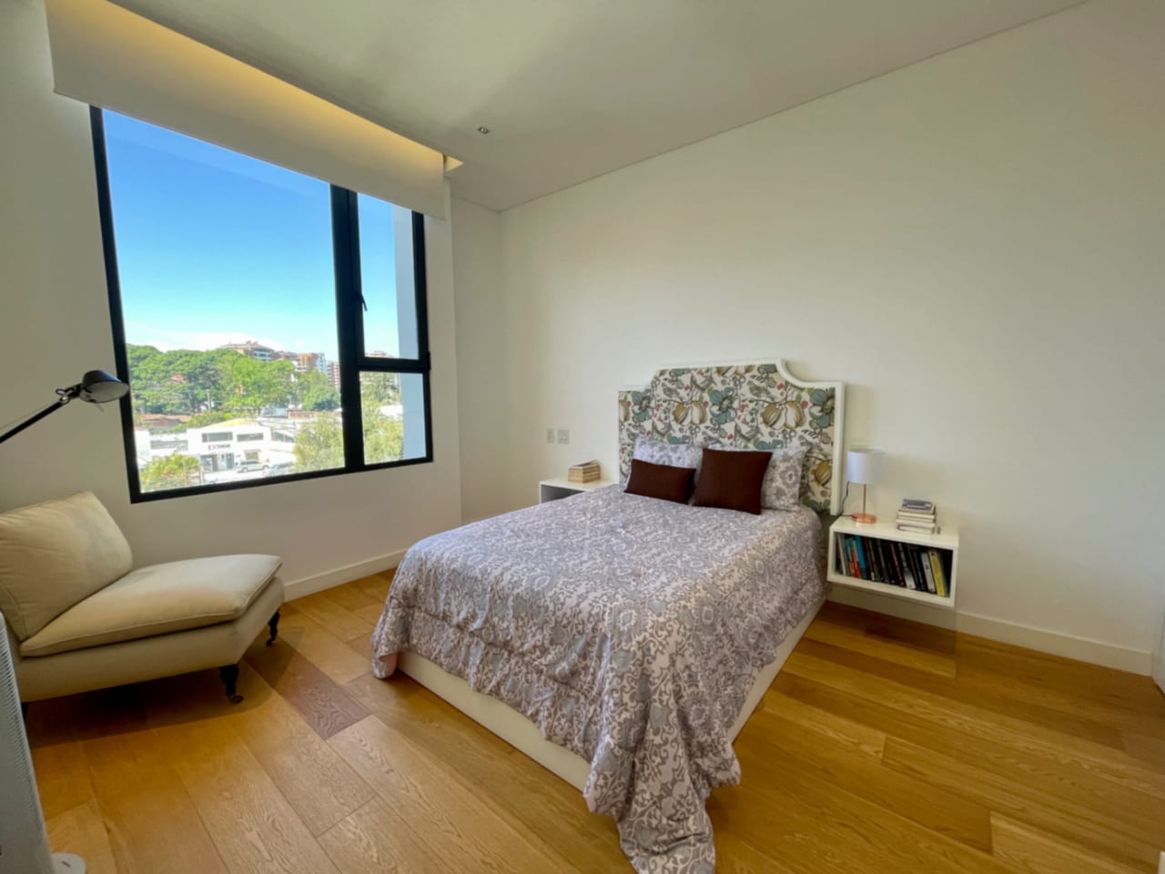 Apartamento Amueblado Renta Maranta Oakland Zona 10, 2 Dormitorios, Sala Familiar, Dormitorio de Servicio, 2 Parqueos y Bodega, 166 MTS2 — Apartamento en Alquiler en Oakland I, Zona 10, Guatemala, Ciudad — foto 6 de 11
