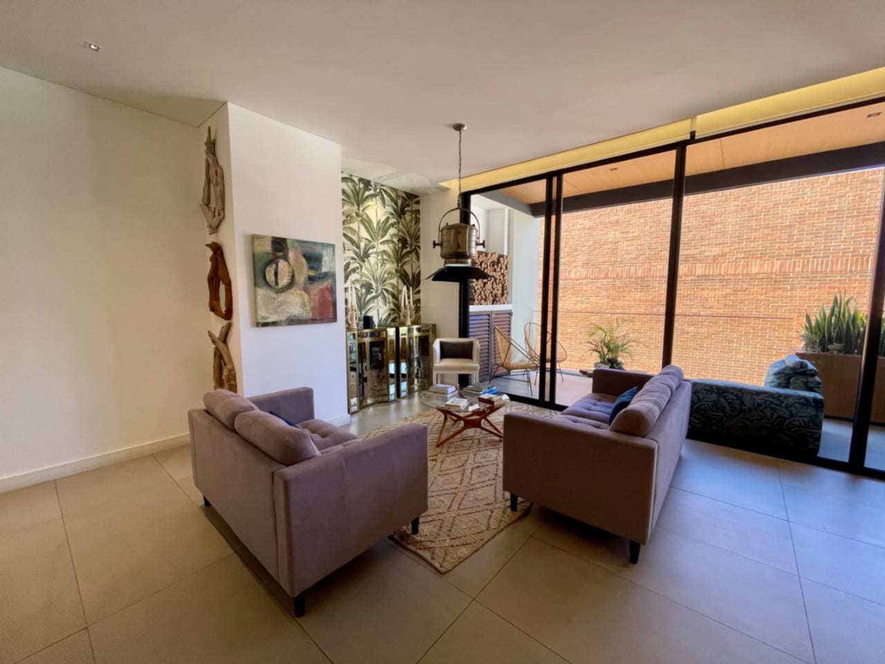 Apartamento Amueblado Renta Maranta Oakland Zona 10, 2 Dormitorios, Sala Familiar, Dormitorio de Servicio, 2 Parqueos y Bodega, 166 MTS2 — Apartamento en Alquiler en Oakland I, Zona 10, Guatemala, Ciudad — foto 8 de 11