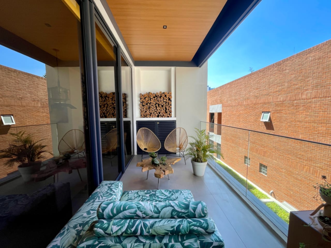 Apartamento Amueblado Renta Maranta Oakland Zona 10, 2 Dormitorios, Sala Familiar, Dormitorio de Servicio, 2 Parqueos y Bodega, 166 MTS2 — Apartamento en Alquiler en Oakland I, Zona 10, Guatemala, Ciudad — foto 9 de 11