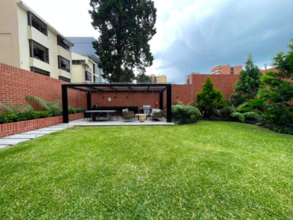 APARTAMENTO RENTA ZONA 14, EDIFIC IO NOVUS, 86 MTS2 , 2 DORMITORIOS, 2 PARQUEOS , BODEGA $1,300 + iva)(NO SE ACEPTA MASCOTA) AMENIDADES BUSINESS CENTER, ÁREA SOCIAL, PISCINA, GIMNASIO — Apartamento en Alquiler en Zona 14, Guatemala, Ciudad — foto 4 de 17