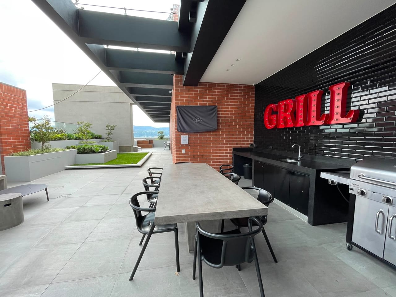 APARTAMENTO RENTA ZONA 14, EDIFIC IO NOVUS, 86 MTS2 , 2 DORMITORIOS, 2 PARQUEOS , BODEGA $1,300 + iva)(NO SE ACEPTA MASCOTA) AMENIDADES BUSINESS CENTER, ÁREA SOCIAL, PISCINA, GIMNASIO — Apartamento en Alquiler en Zona 14, Guatemala, Ciudad — foto 2 de 17