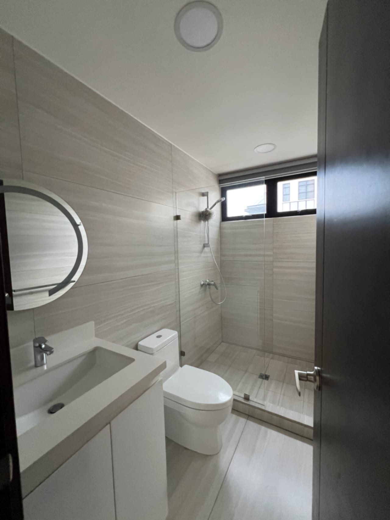 APARTAMENTO RENTA ZONA 14, EDIFIC IO NOVUS, 86 MTS2 , 2 DORMITORIOS, 2 PARQUEOS , BODEGA $1,300 + iva)(NO SE ACEPTA MASCOTA) AMENIDADES BUSINESS CENTER, ÁREA SOCIAL, PISCINA, GIMNASIO — Apartamento en Alquiler en Zona 14, Guatemala, Ciudad — foto 14 de 17