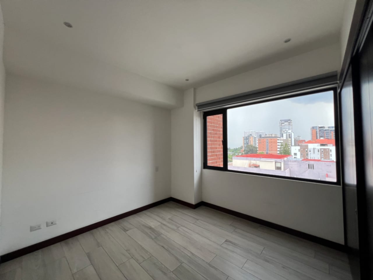 APARTAMENTO RENTA ZONA 14, EDIFIC IO NOVUS, 86 MTS2 , 2 DORMITORIOS, 2 PARQUEOS , BODEGA $1,300 + iva)(NO SE ACEPTA MASCOTA) AMENIDADES BUSINESS CENTER, ÁREA SOCIAL, PISCINA, GIMNASIO — Apartamento en Alquiler en Zona 14, Guatemala, Ciudad — foto 15 de 17