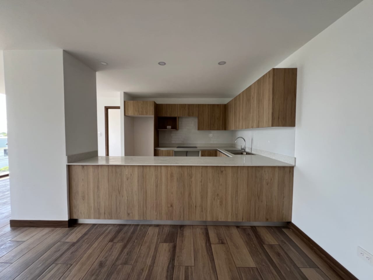 APARTAMENTO NUEVO VENTA PRIVE ZONA 15 VH1, 3 DORMITORIOS 2 BAÑOS 94 MTS2, 2 PARQUEOS Y BODEGA $255,000 — Apartamento en Venta en Vista Hermosa I, Zona 15, Guatemala, Ciudad — foto 1 de 13