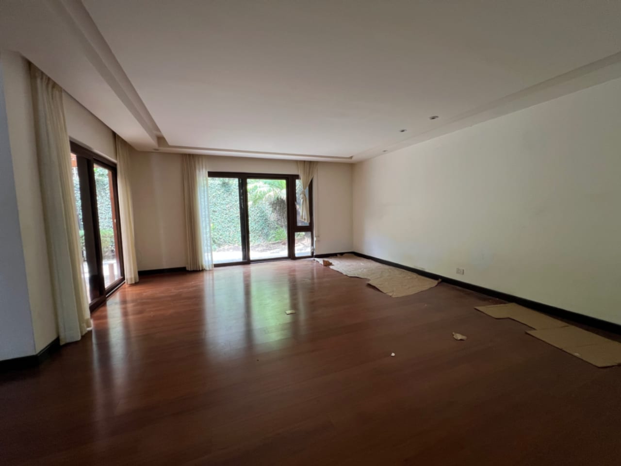 CASA RENTA CONDOMINIO EXCLUSIVO LA JOYA ZONA 10, 430 MTS2, 4 DORMITORIOS $4,000 DÓLARES MÁS IVA — Casa en Alquiler en Zona 10, Guatemala, Ciudad — foto 2 de 4