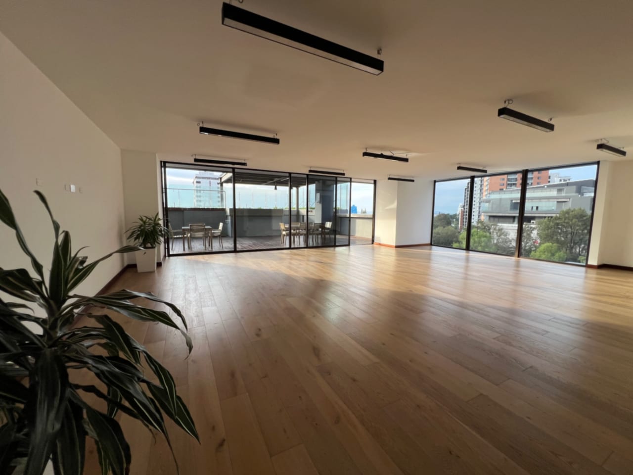 APARTAMENTO RENTA ZONA 15 VH 2, ESIFICIO VHISTA, 2 DORMITORIOS CADA UNO CON BAÑO 131 MTS2 CON VISTS ESPECTACULAR $1,700 — Apartamento en Alquiler en Vista Hermosa II, Zona 15, Guatemala, Ciudad — foto 8 de 10