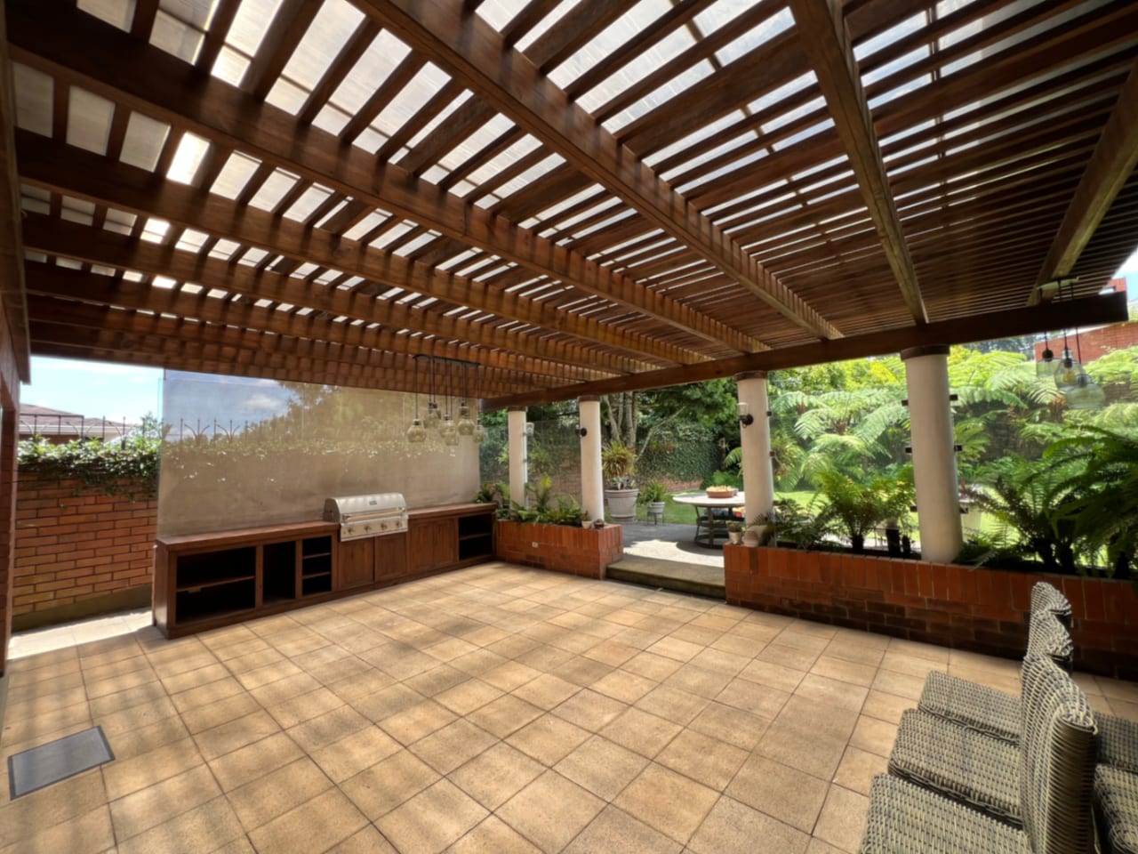 Casa Renta 700 MTS2 Condominio las Luces KM 13.5 , 4 Dormitorios $ 3,700 + Iva — Casa en Alquiler en Las Luces, Carretera a El Salvador, Guatemala, Ciudad — foto 3 de 8