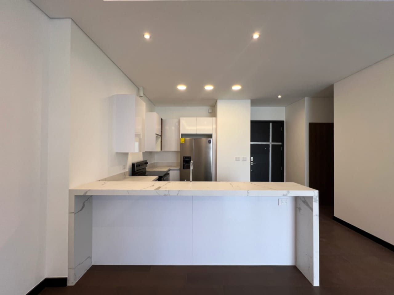 NOGALES DE CAYALÁ ZONA 16, APARTAMENTO NUEVO CON JARDÍN 3 DORMITORIOS VENTA Y/O RENTA 160 MTS2 APTO + 50 MTS JARDÍN + 4 PARQUEOS VENTA $850,000 RENTA $3,250 — Apartamento en Alquiler en Zona 16, Guatemala, Ciudad — foto 2 de 9