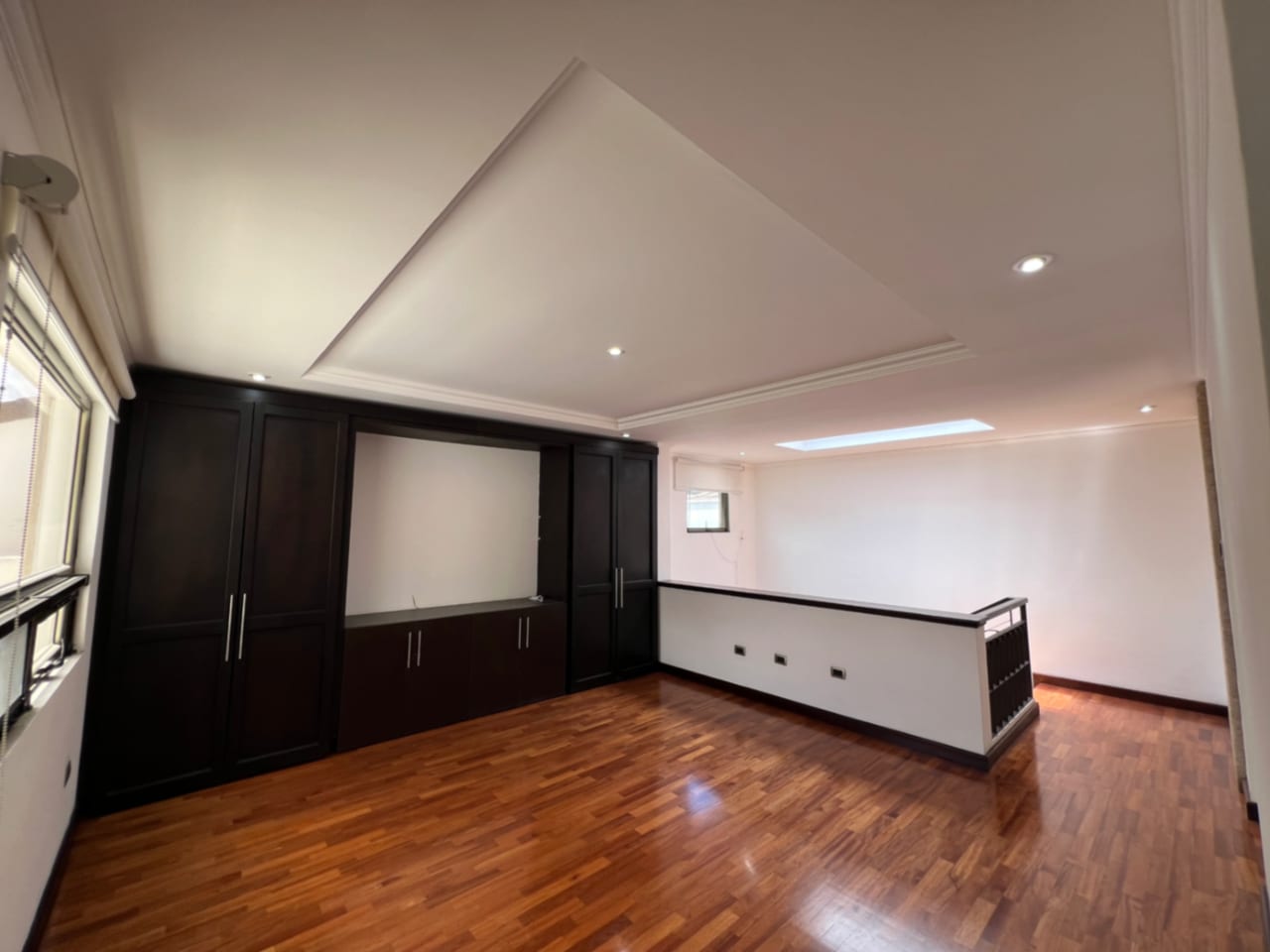 CASA RENTA ZONA 10, OAKLAND , 4 DESNIVELES, 3 DORMITORIOS , CONDOMINIO PRIVADO CON GARITA. $2,500 + IVA — Casa en Alquiler en Zona 10, Guatemala, Ciudad — foto 16 de 17