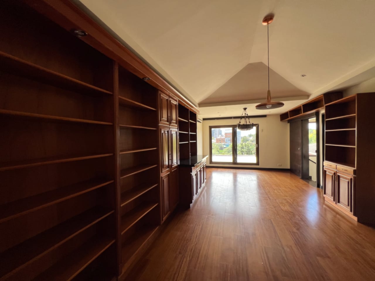 CASA RENTA CONDOMINIO EXCLUSIVO LA JOYA ZONA 10, 430 MTS2, 4 DORMITORIOS $4,500 DÓLARES MÁS IVA — Casa en Alquiler en Zona 10, Guatemala, Ciudad — foto 7 de 17