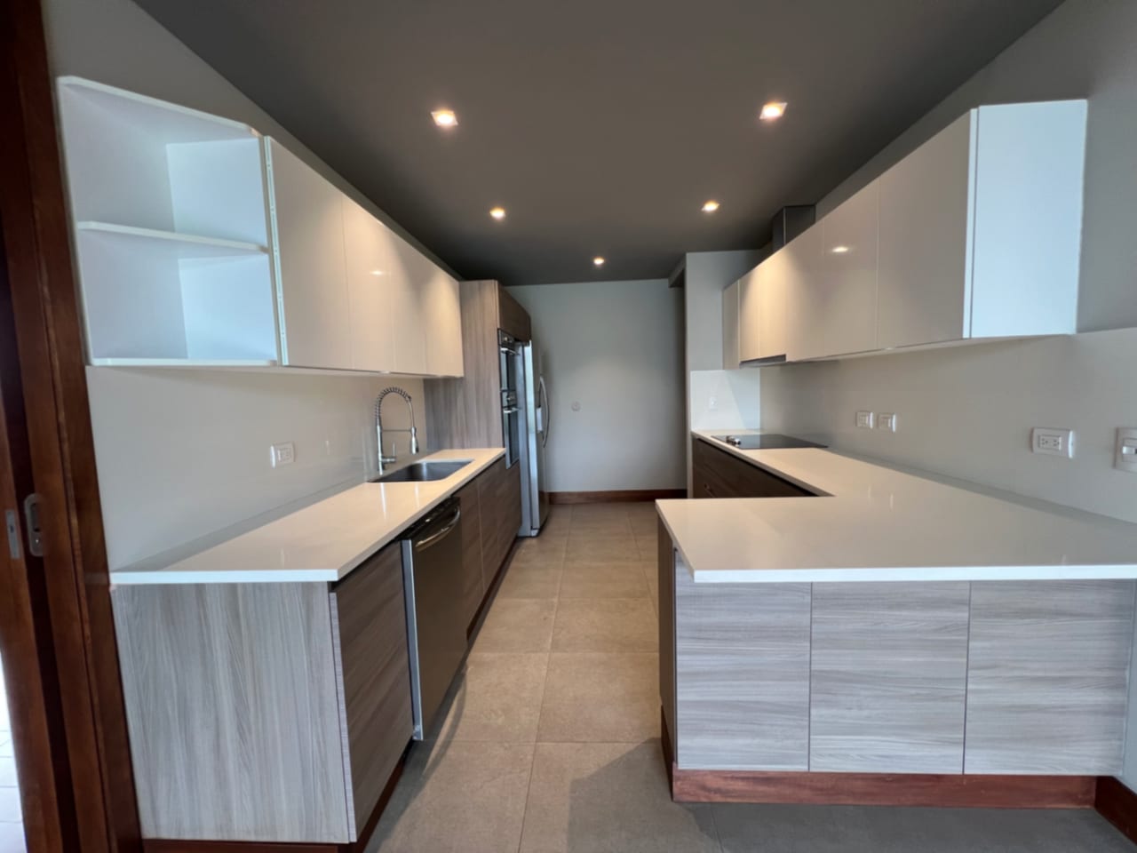 Apartamento Renta Zona 15 VH2, Edificio Boutique, de 3 Dormitorios y Dormitorio de Servicio — Apartamento en Alquiler en Zona 15, Guatemala, Ciudad — foto 3 de 12