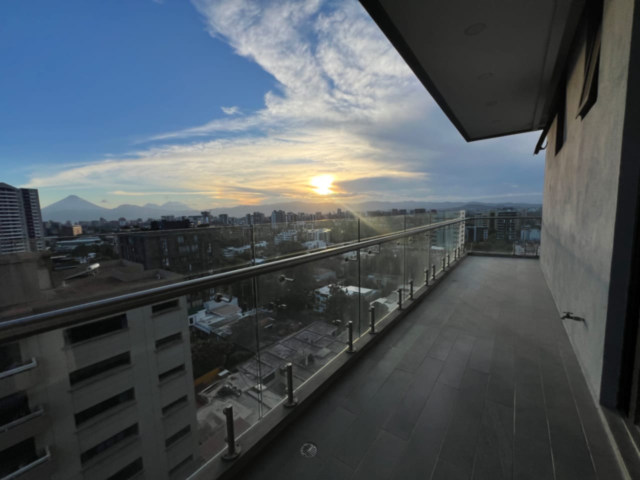Apartamento Renta Zona 15 Vista Hermosa 2, Edificio Vhista , 2 Dormitorios , 2,5 Baños, 135 MTS2Linda Vista (no Se Aceptan Mascotas) — Apartamento en Alquiler en Vista Hermosa II, Zona 15, Guatemala, Ciudad — foto 1 de 16
