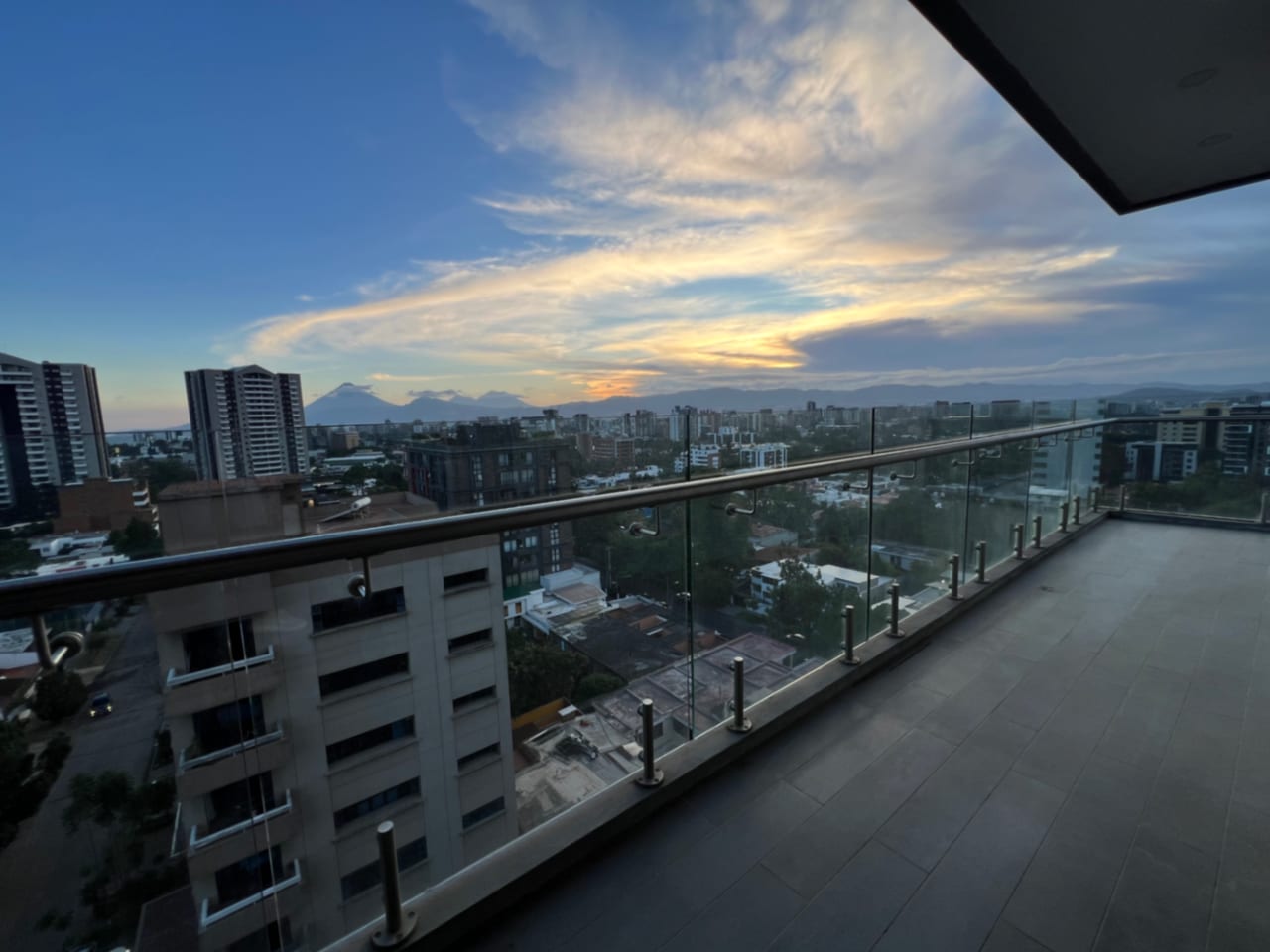 Apartamento Renta Zona 15 Vista Hermosa 2, Edificio Vhista , 2 Dormitorios , 2,5 Baños, 135 MTS2Linda Vista (no Se Aceptan Mascotas) — Apartamento en Alquiler en Vista Hermosa II, Zona 15, Guatemala, Ciudad — foto 3 de 16
