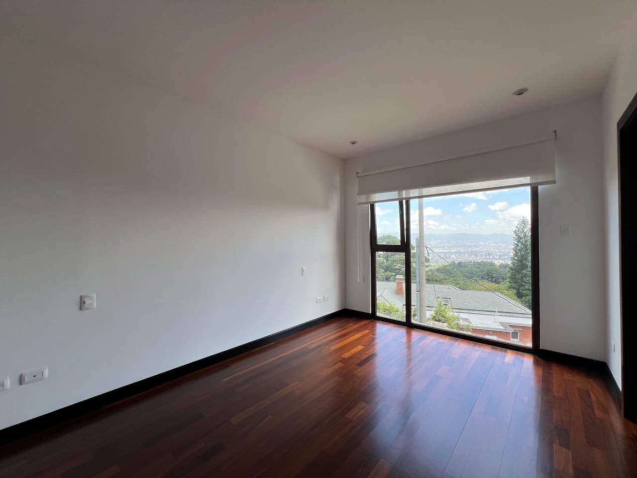 Muxbal Casa Venta Dentro de Condominio Privado, 3 Dormitorios, Salón de Juegos con Salida a Jardín y Baños Completos, 365 MTS2, 2 Parqueos, 3 Diferentes Accesos, $580,000 Dólares — Casa en Venta en Muxbal, Guatemala, Ciudad — foto 17 de 17