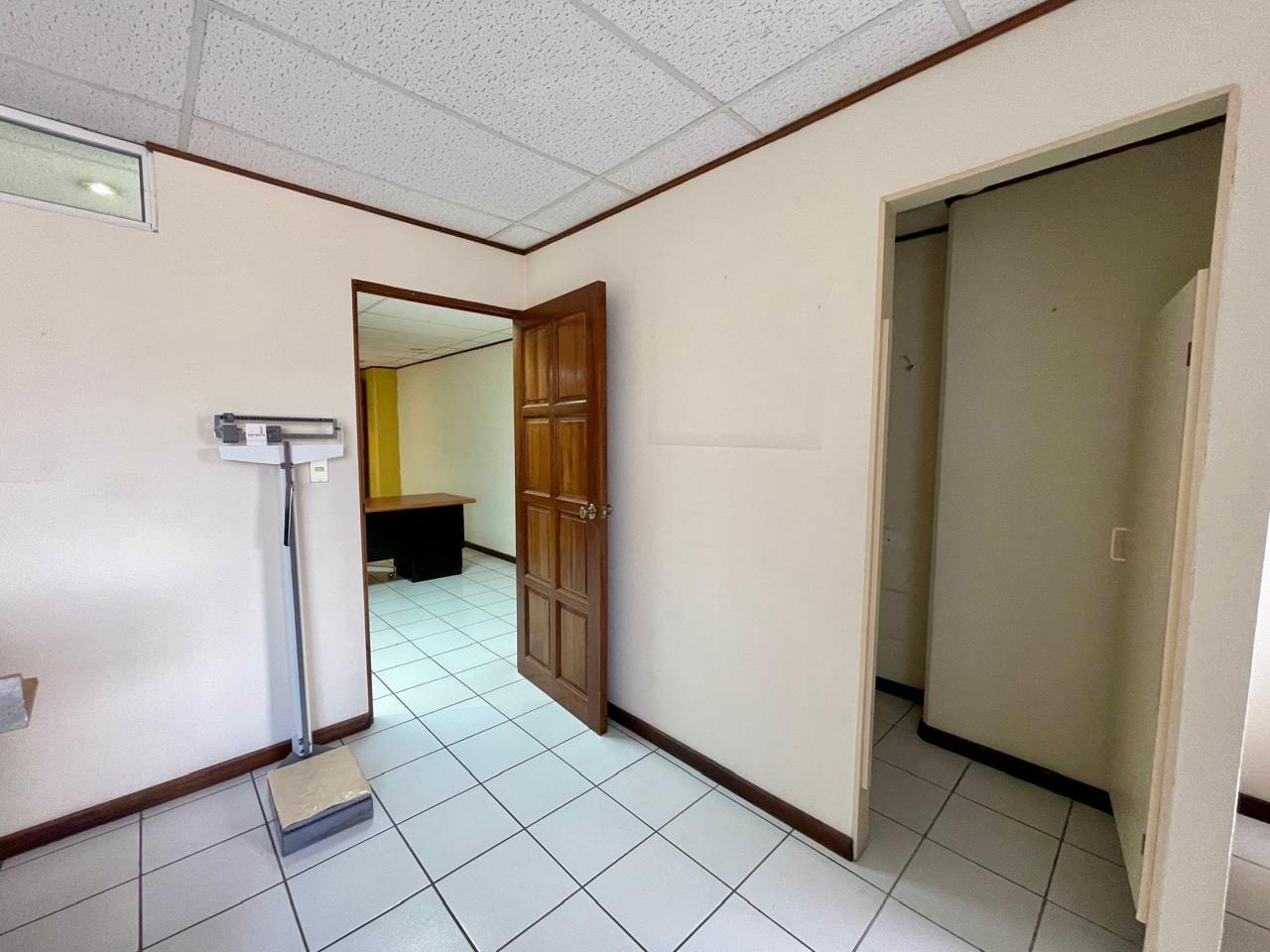 Clínica Médica Zona 10 Centro Médico Renta 85 Mts $1,800 — Clínica en Alquiler en Zona 10, Guatemala, Ciudad — foto 1 de 8