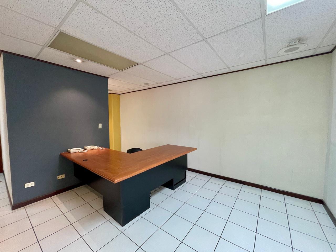 Clínica Médica Zona 10 Centro Médico Renta 85 Mts $1,800 — Clínica en Alquiler en Zona 10, Guatemala, Ciudad — foto 3 de 8