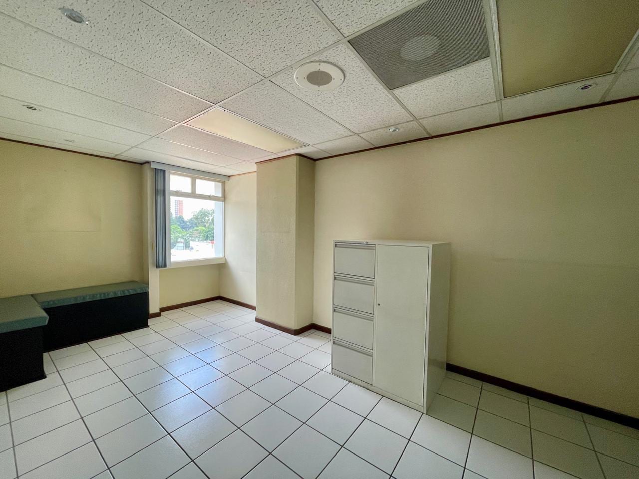Clínica Médica Zona 10 Centro Médico Renta 85 Mts $1,800 — Clínica en Alquiler en Zona 10, Guatemala, Ciudad — foto 6 de 8
