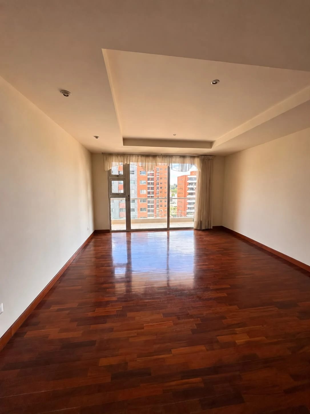 Amplio Apartamento en Venta Zona 14 a una Cuadra de las Americas — Apartamento en Venta en Akoya, Zona 14, Guatemala, Ciudad — foto 5 de 17