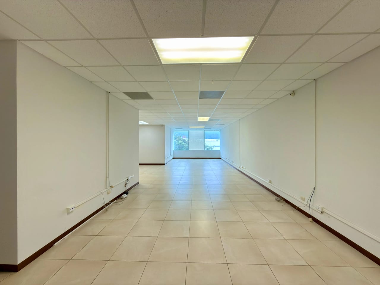 Alquilo oficina en Zona Pradera zona 10 — Apartamento en Alquiler en Zona 10, Guatemala, Ciudad — foto 3 de 13
