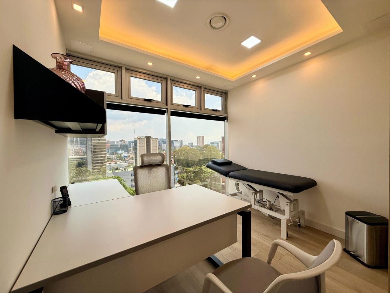 Alquilo espacio en clinicas Medika 10 — Clínica en Alquiler en Zona 10, Guatemala, Ciudad — foto 9 de 17