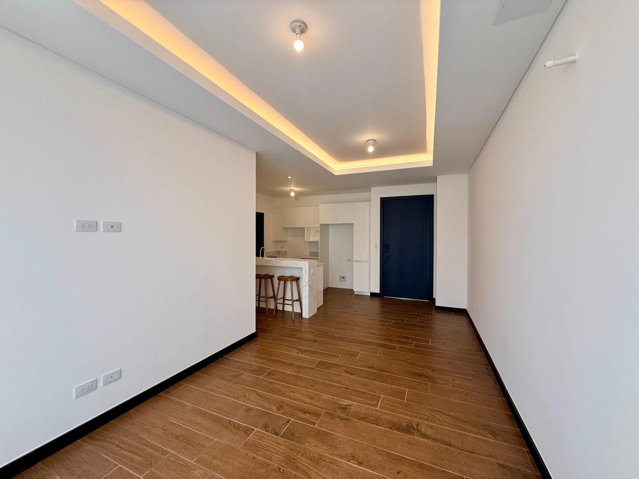 Alquilo apartamento en Lirios de Cayala zona 16 - Image 1