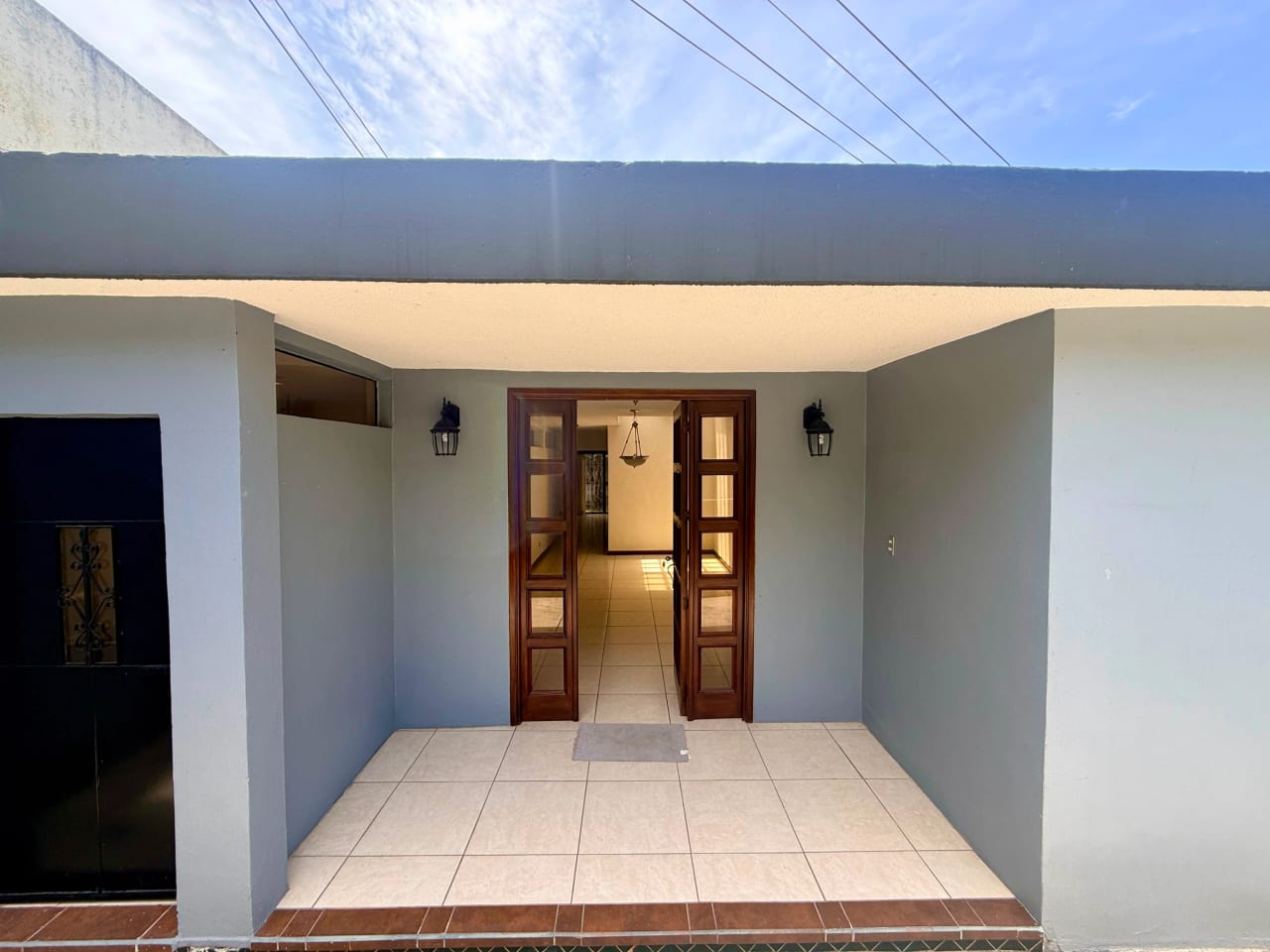 Vendo casa dentro de garita en zona 10 - Image 3