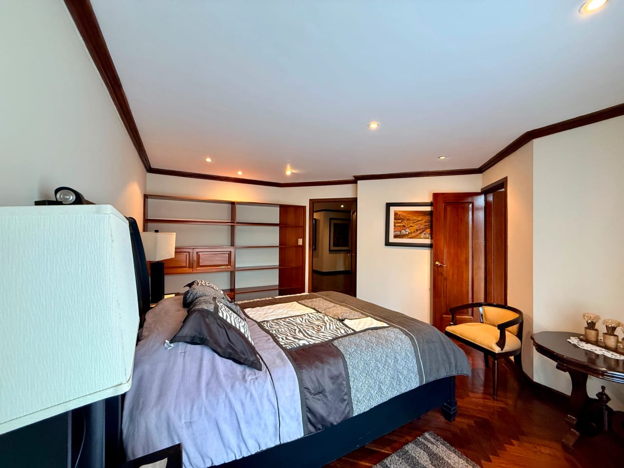 Alquilo apartamento amueblado en L'excellence zona 14 — Apartamento en Alquiler en Zona 14, Guatemala, Ciudad — foto 16 de 17