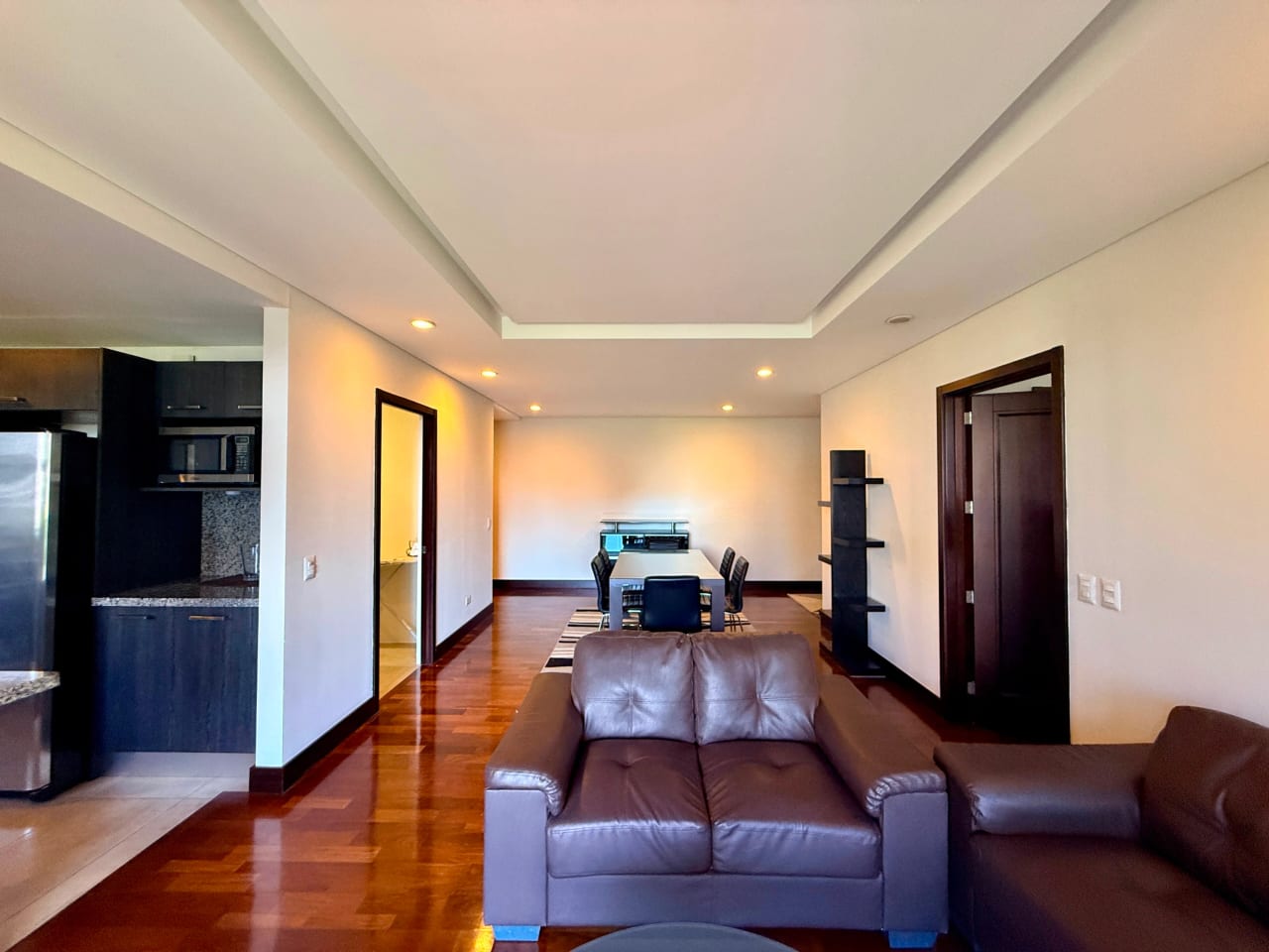 Alquilo apartamento amueblado en Santa Sofia zona 10 — Apartamento en Alquiler en Zona 10, Guatemala, Ciudad — foto 1 de 17