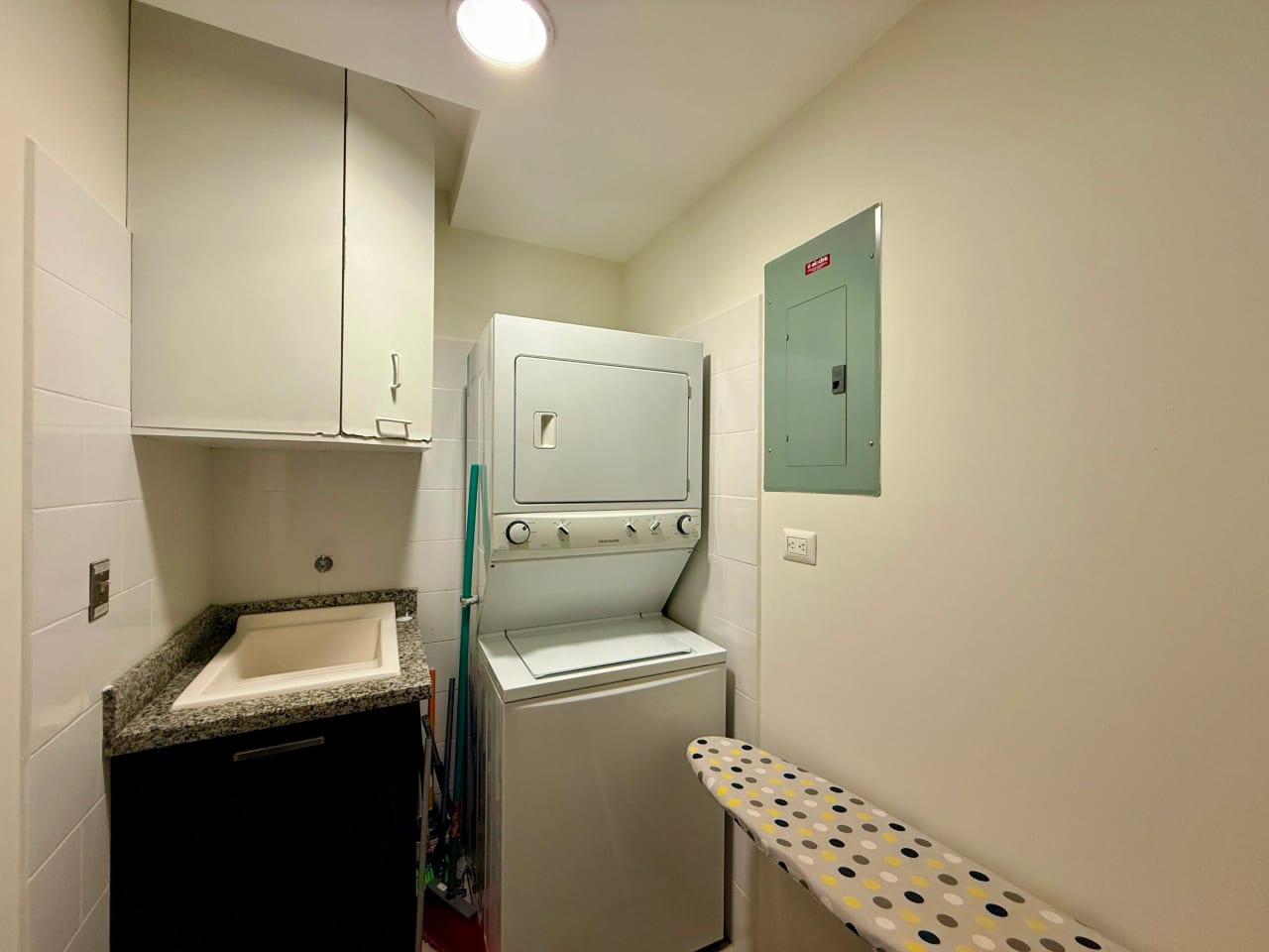 Alquilo apartamento amueblado en Santa Sofia zona 10 — Apartamento en Alquiler en Zona 10, Guatemala, Ciudad — foto 17 de 17