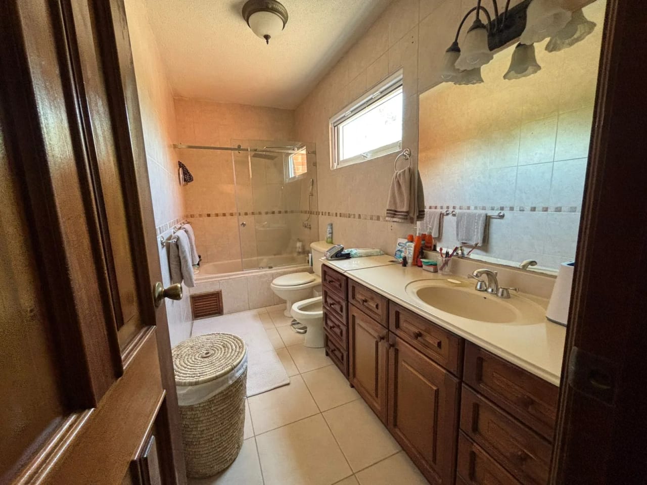 Vendo casa en Colinas de Castel km 20 Fraijanes — Casa en Venta en Carretera a El Salvador, Guatemala, Ciudad — foto 2 de 17