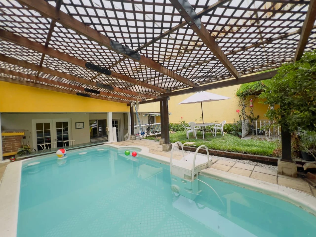 Vendo casa dentro de garita en Santa Rita 2 — Casa en Venta en Zona 2 Mixco, Guatemala, Ciudad — foto 1 de 17