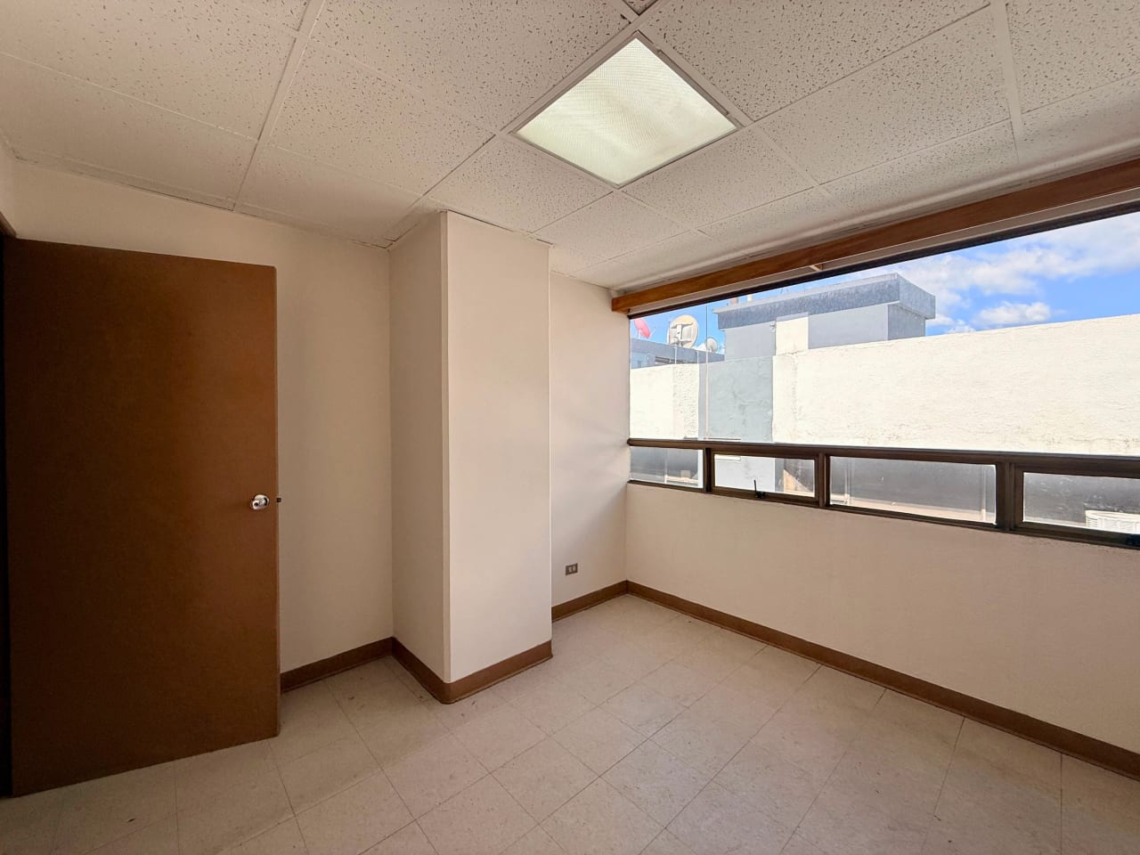 Vendo clinica en edificio Santa Clara zona 10 — Clínica en Venta en Zona 10, Guatemala, Ciudad — foto 7 de 13
