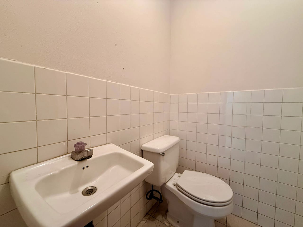 Vendo oficina en edificio Santa Clara zona 10 — Oficina en Venta en Zona 10, Guatemala, Ciudad — foto 13 de 13
