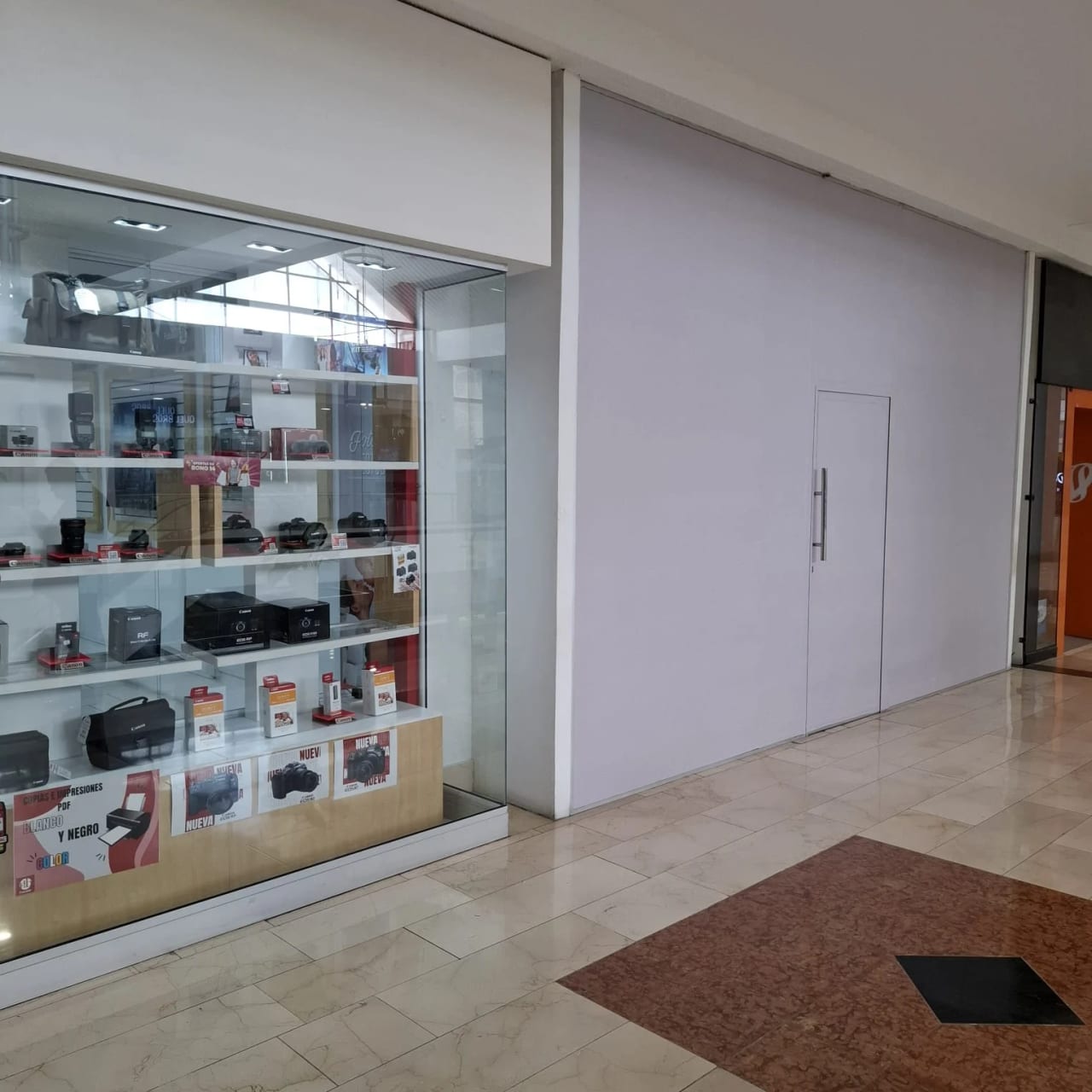 Alquilo local en Centro Comercial Pradera zona 10 — Local en Alquiler en Zona 10, Guatemala, Ciudad — foto 6 de 6